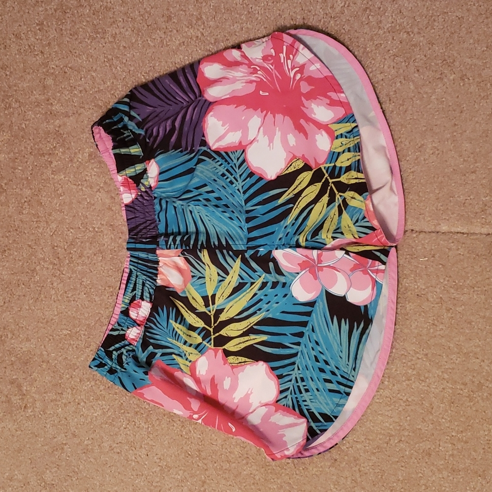 World Wide Sportsman Women's Floral Print Shorts